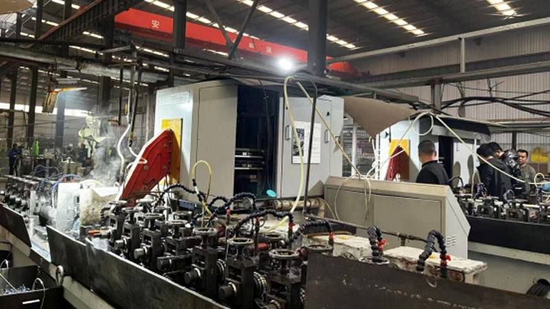 Polovodičová vysokofrekvenční svářečka Bundy Tube TENYES